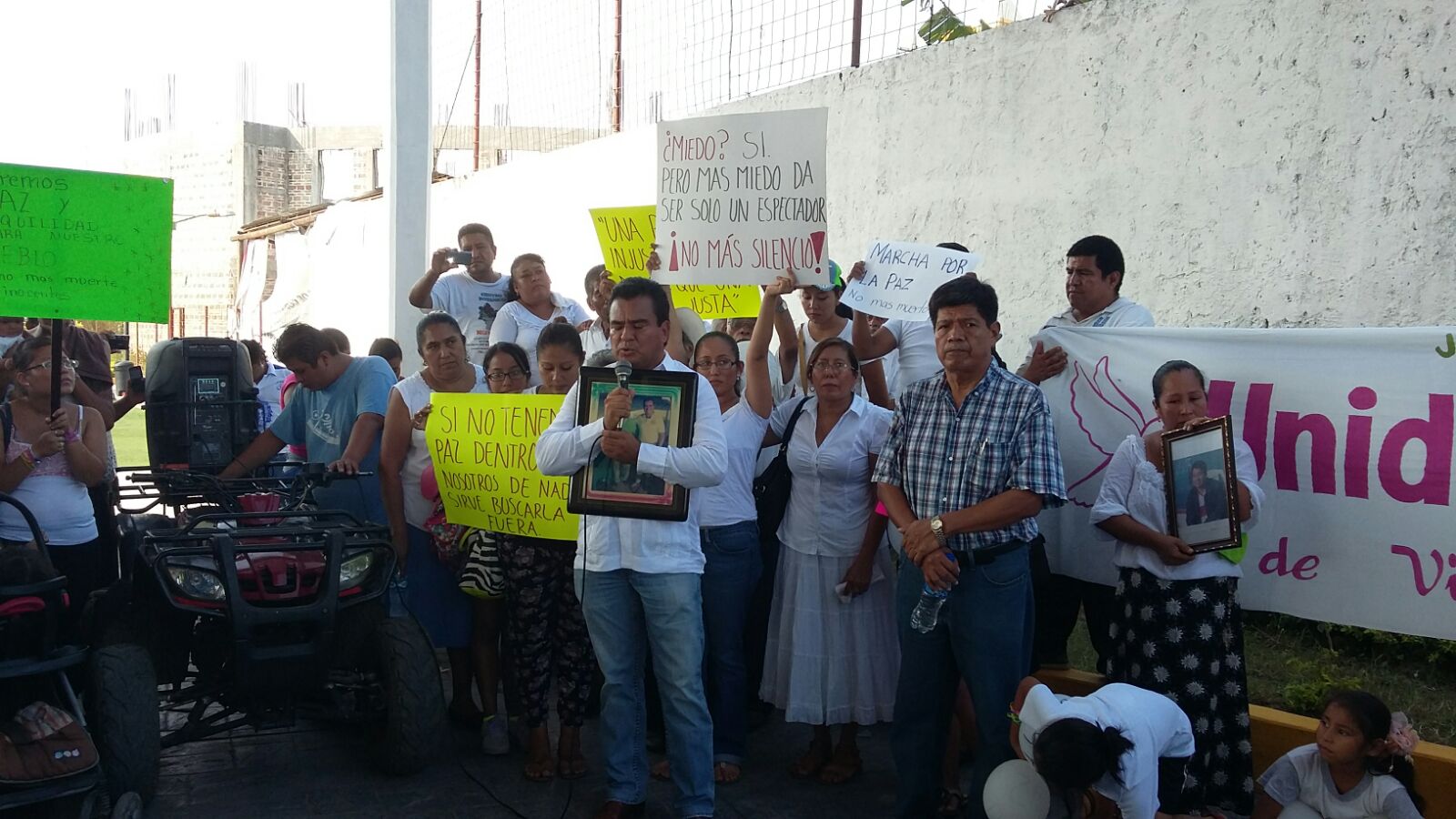 Cientos salen a marchar contra asesinatos en V. Carranza