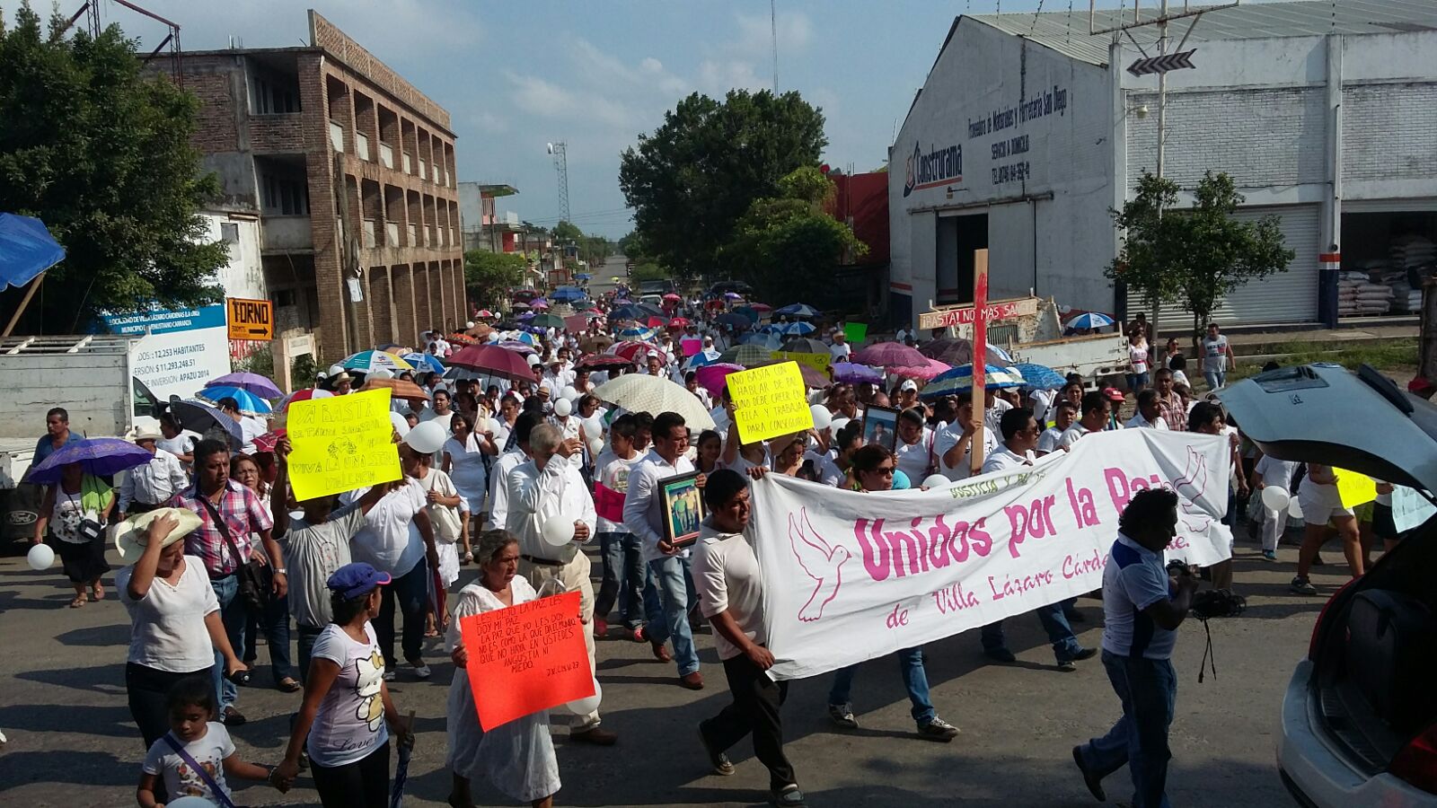 Cientos salen a marchar contra asesinatos en V. Carranza
