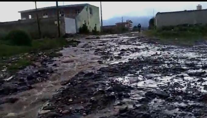 En la colonia Insurgentes vecinos piden calles pavimentadas