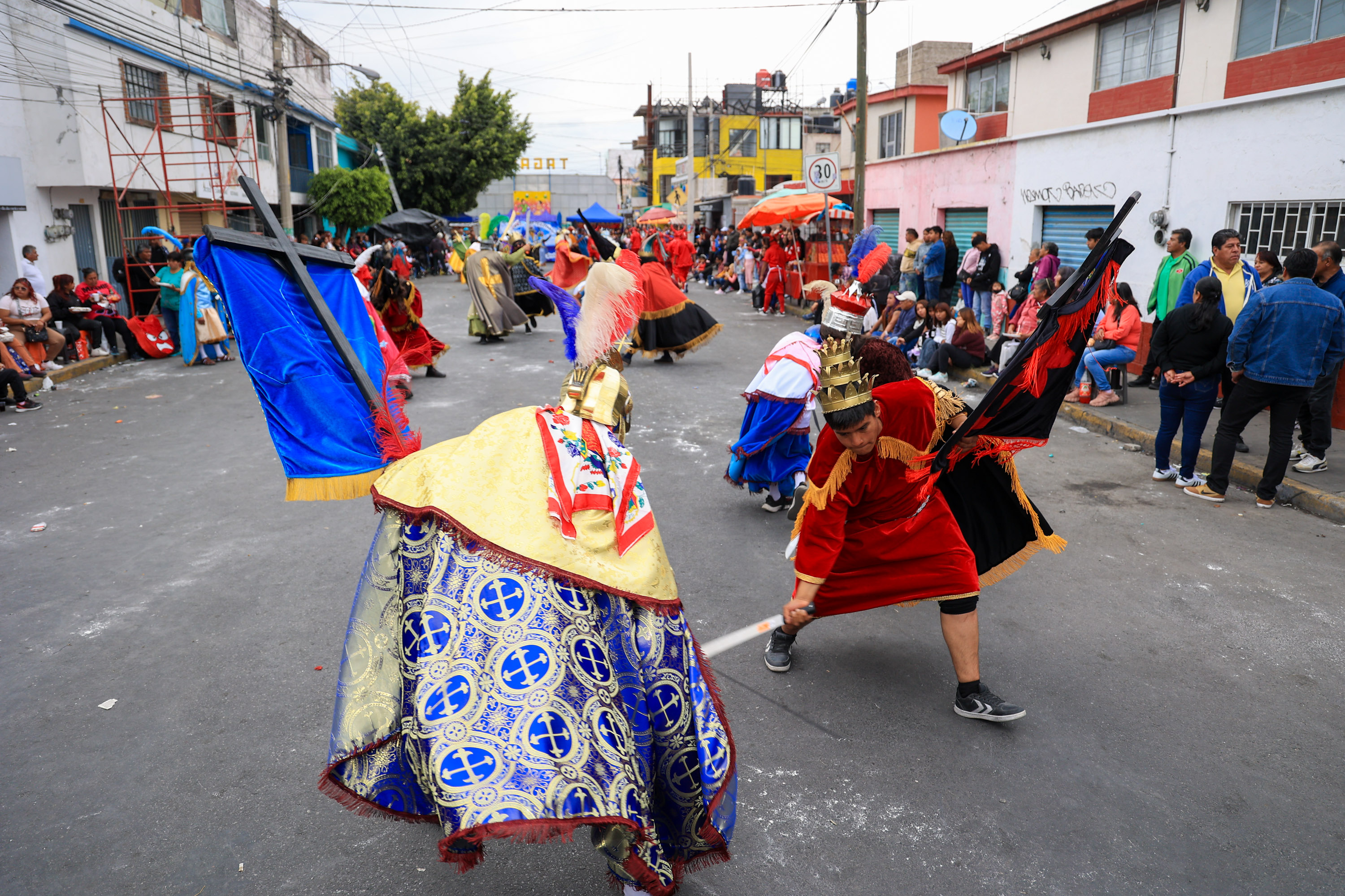 VIDEO Realizan representación 12 Pares de Francia en San Baltazar Campeche