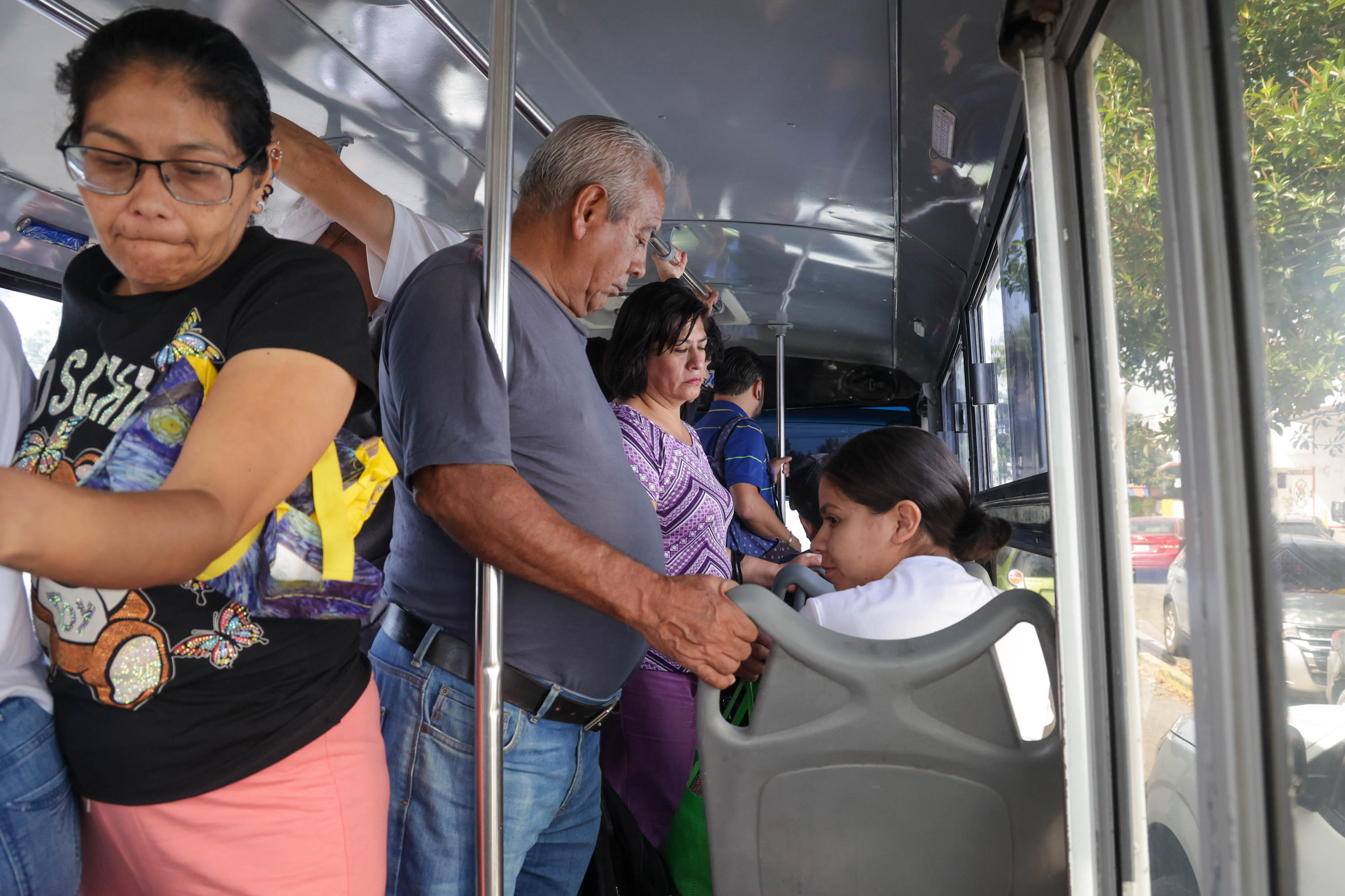 VIDEO Poblanos insatisfechos con servicio del transporte público