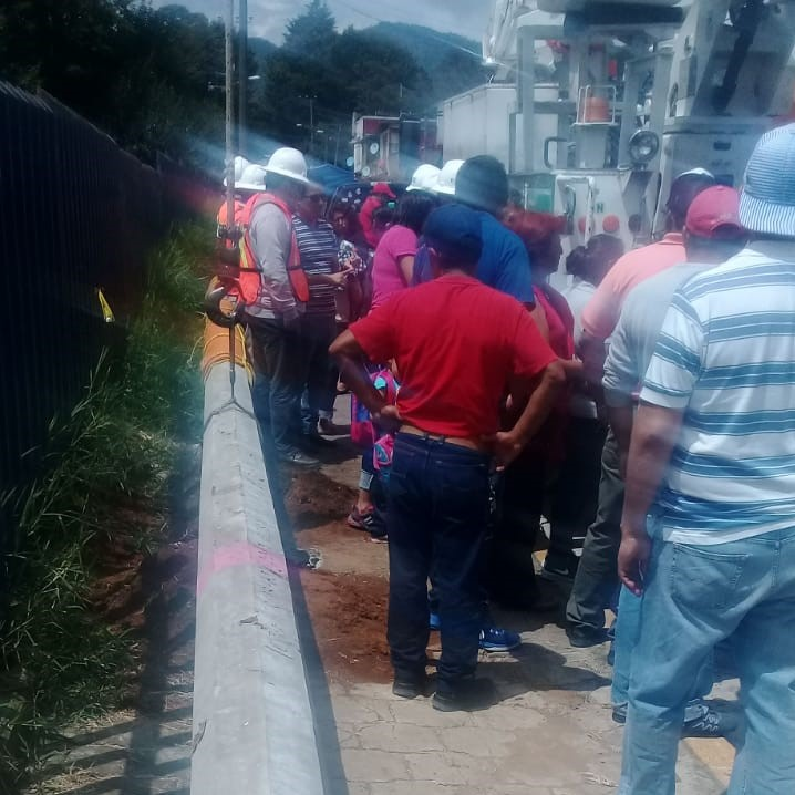 Obra de CFE causa tensión con el SME en Huauchinango