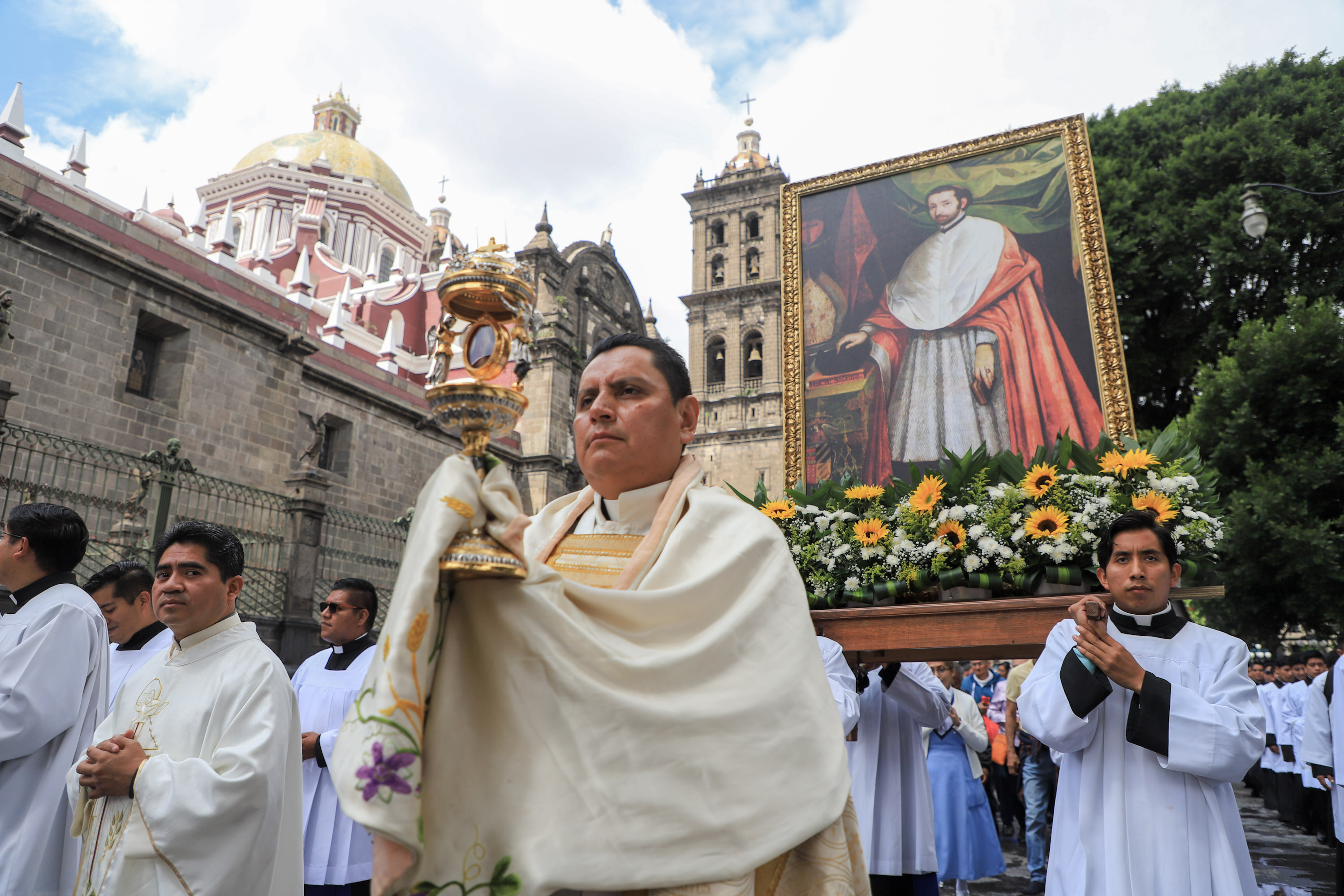 Realizan Procesión de la Reliquia de Juan de Palafox