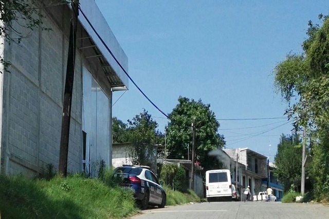 Hallan tráiler y camioneta robadas en bodega de Huauchinango