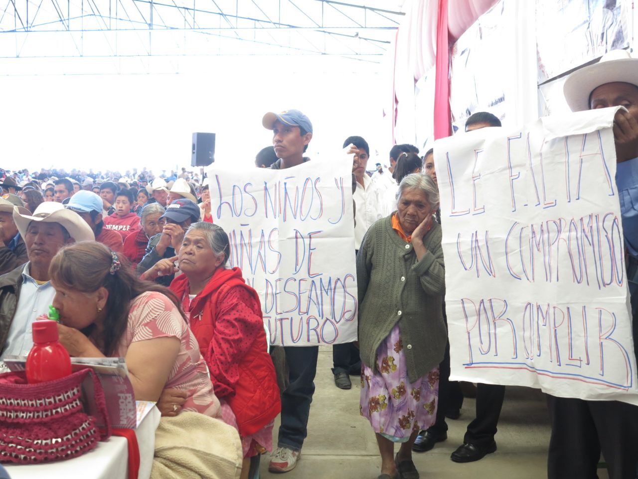 Parar a minera exigen a edil de Ixtacamaxtitlán en informe