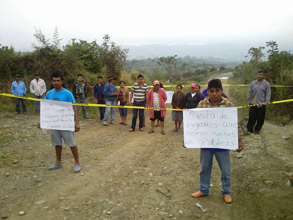  Protestan contra fracking y bloquean pozos petroleros en Z. Mena