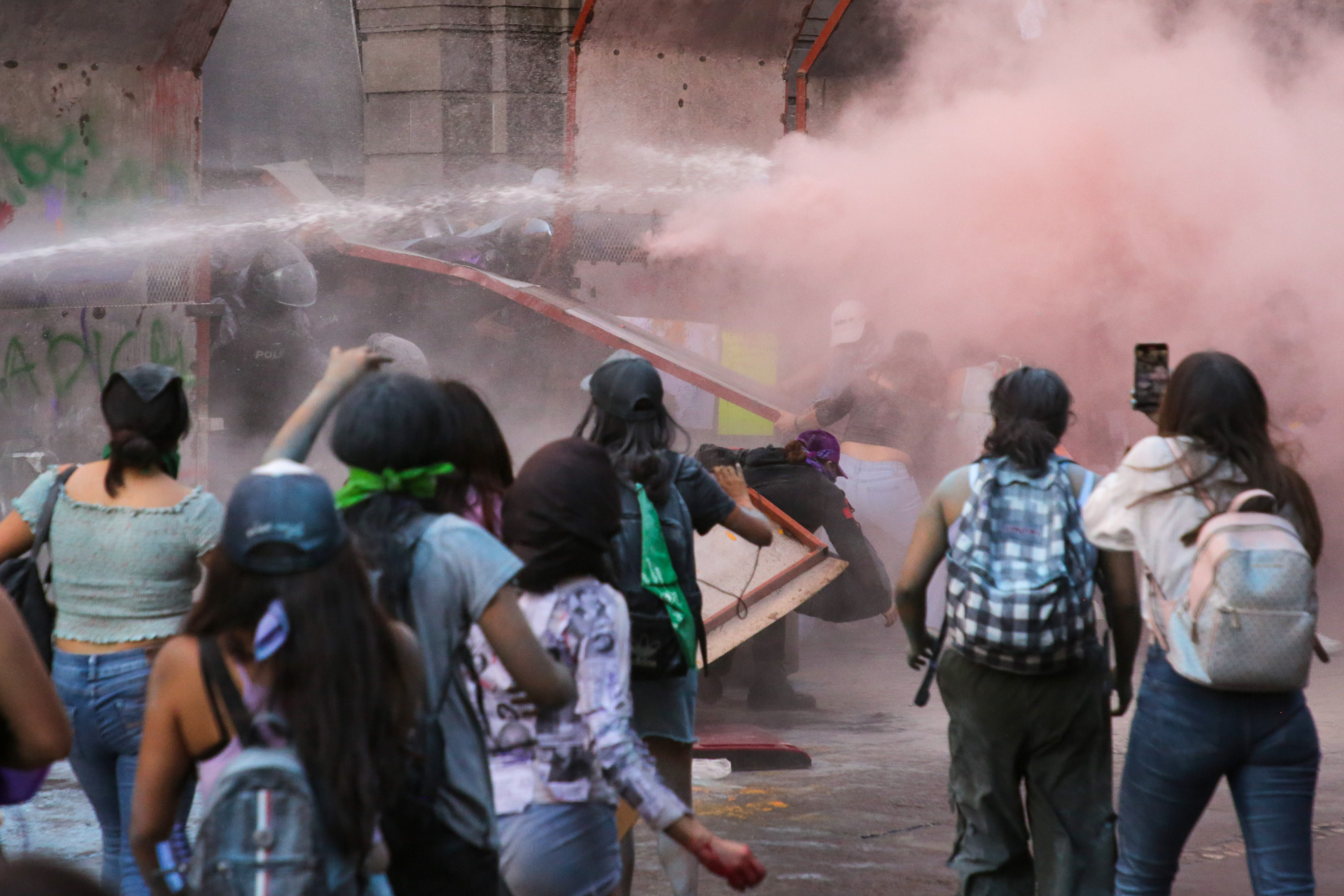 Feministas presentaron denuncias contra policías municipales por agresiones en 8M: Segob