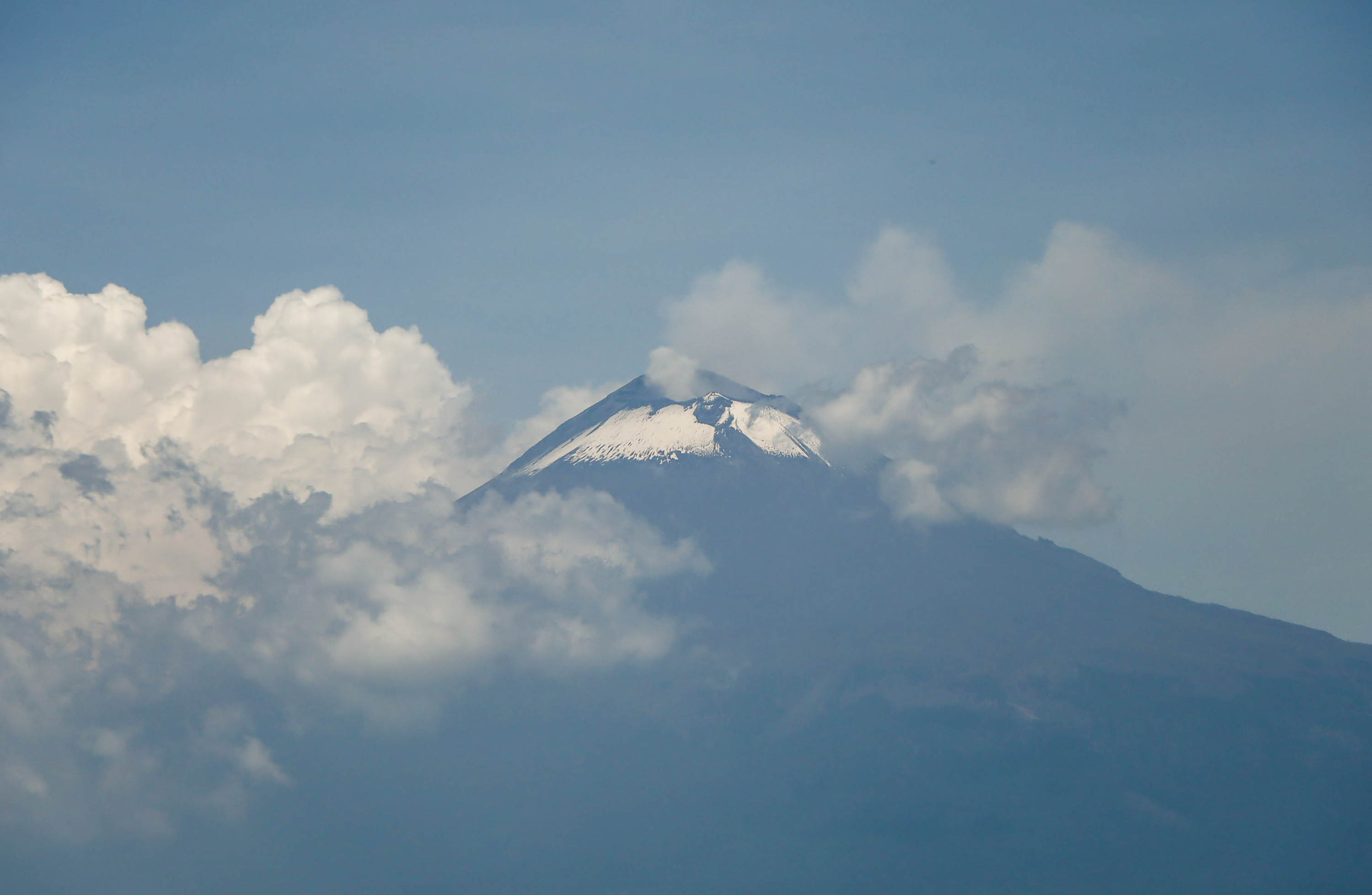 VIDEO Tarde de lunes en calma del Popocatépetl