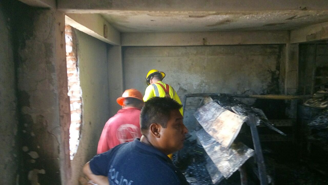 Incendio de almacén deja pérdidas de 5 mdp en Venustiano Carranza