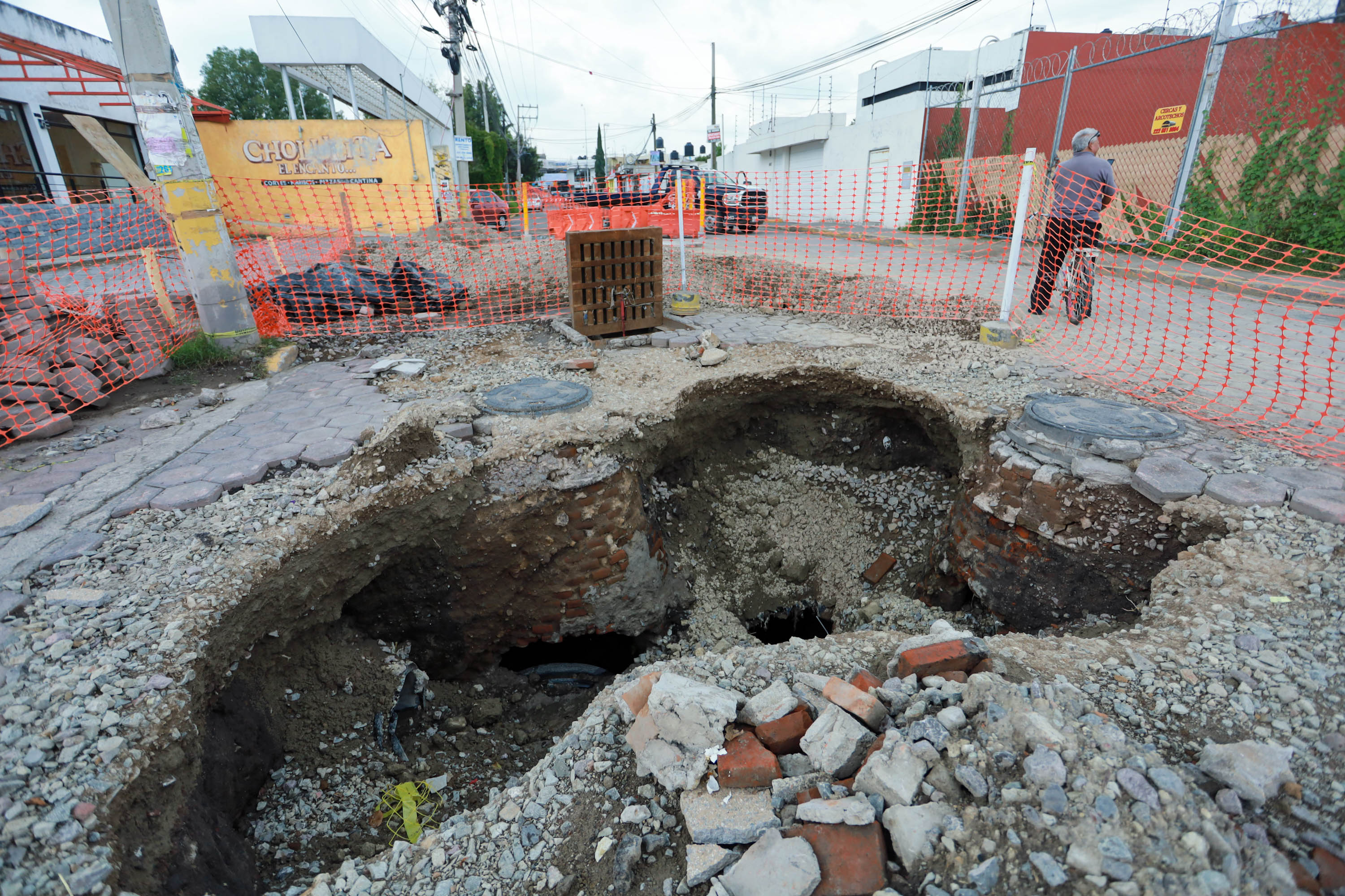 Colapsa colector pluvial en la calle Atzala en San Andrés Cholula