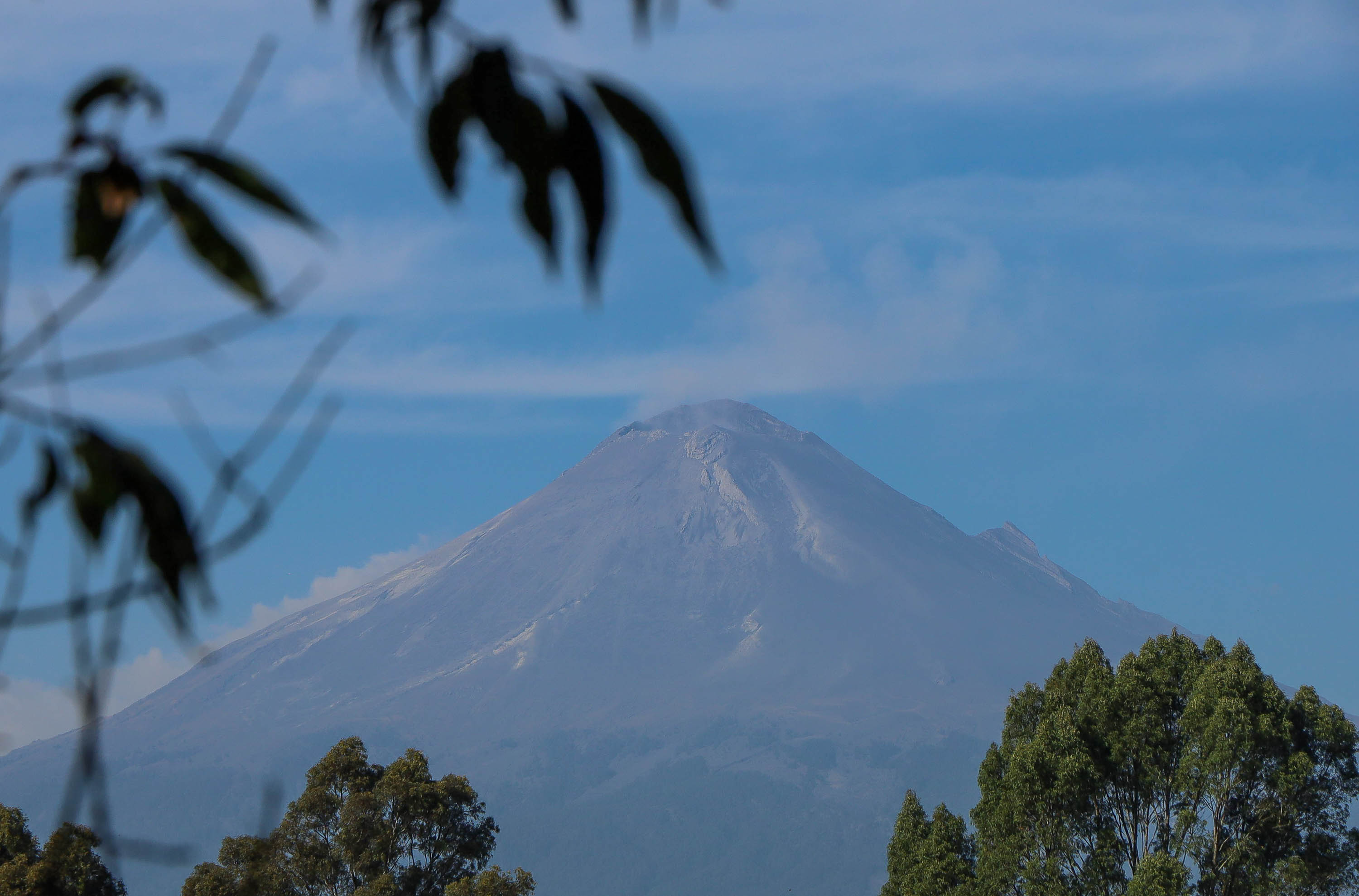 VIDEO Volcán Popocatépetl amanece este viernes en completa calma