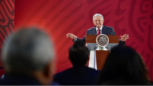 AMLO se reúne con los padres de los 43 de Ayotzinapa