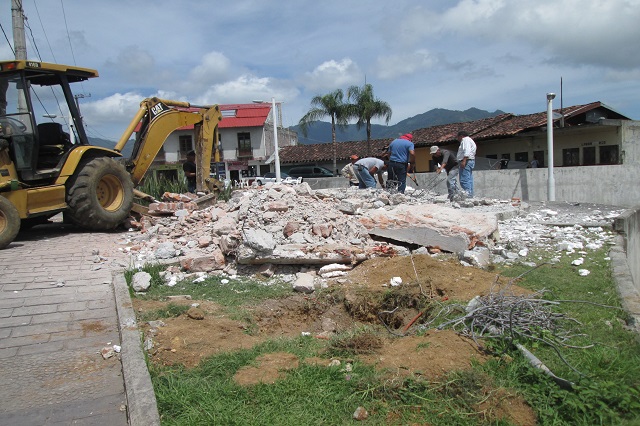 SCT pidió reubicar y no derribar el emblema Mover a México en Huauchinango 