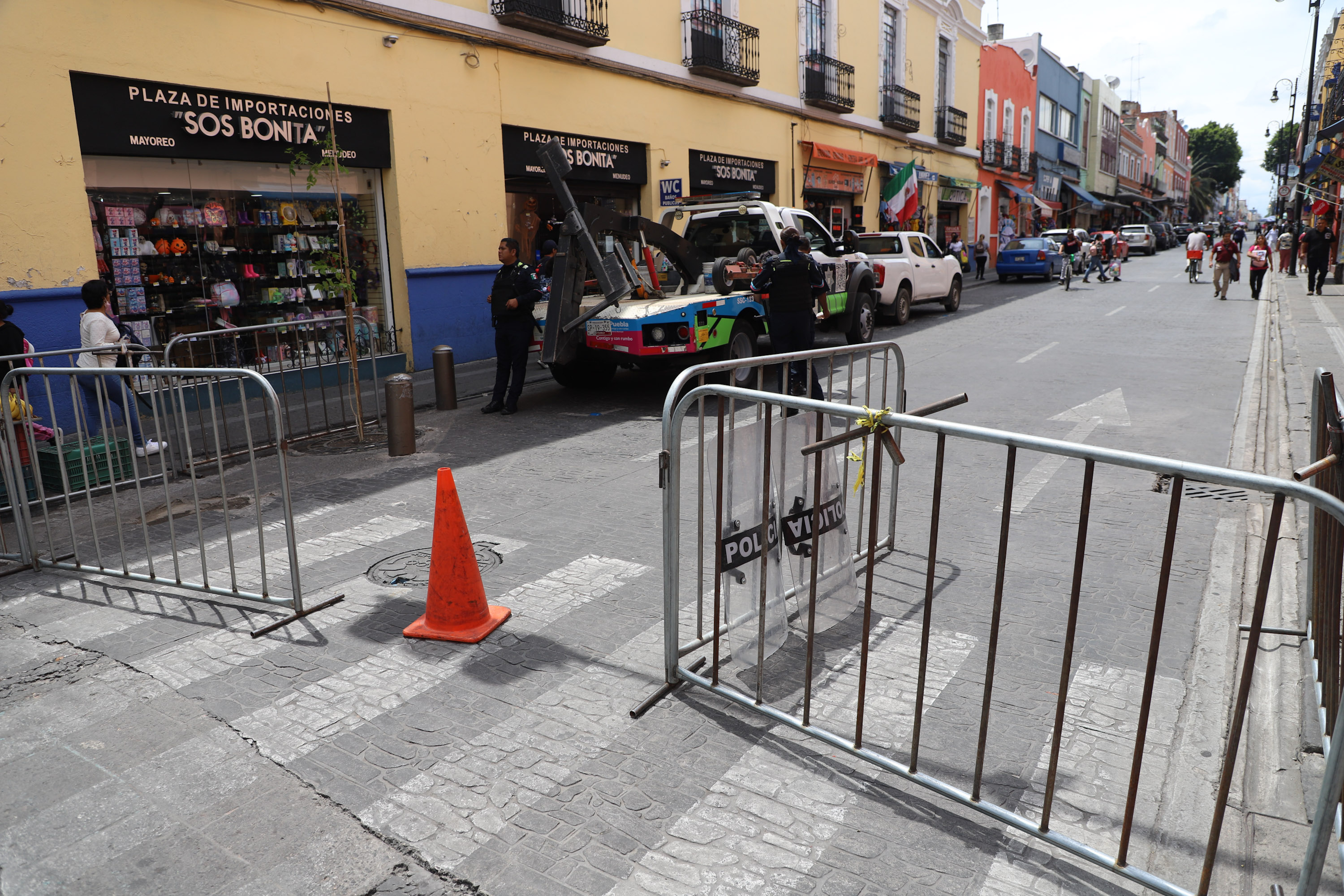 Vuelven a cerrar la 10 Oriente en el Centro de Puebla