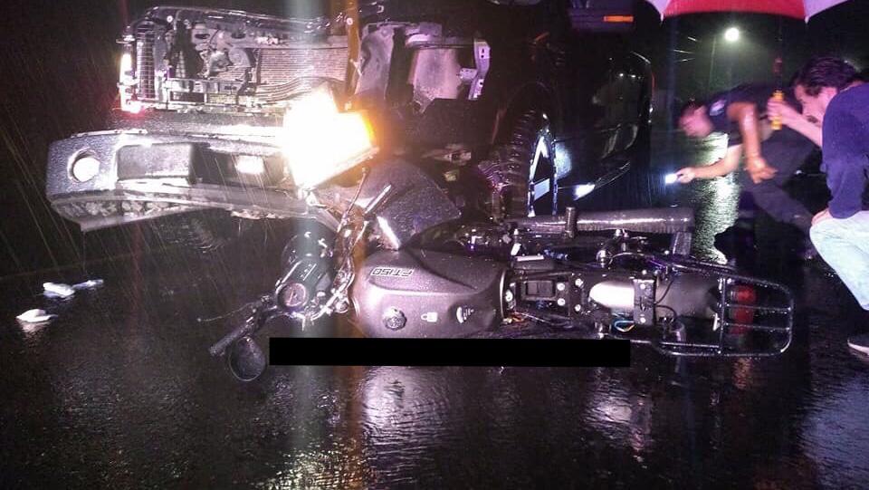 Camioneta impacta y arrastra a motociclista en Teziutlán