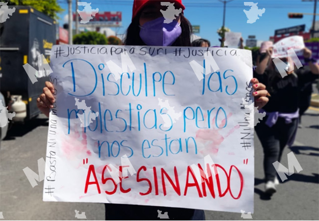 Jóvenes de Tehuacán marchan a Casa de Justicia para exigir justicia tras feminicidio de Suri