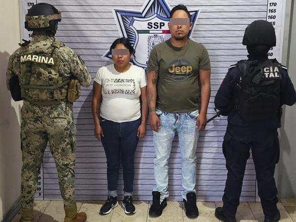 Cae pareja de la banda de la Chamaca con 200 envoltorios de droga en Puebla