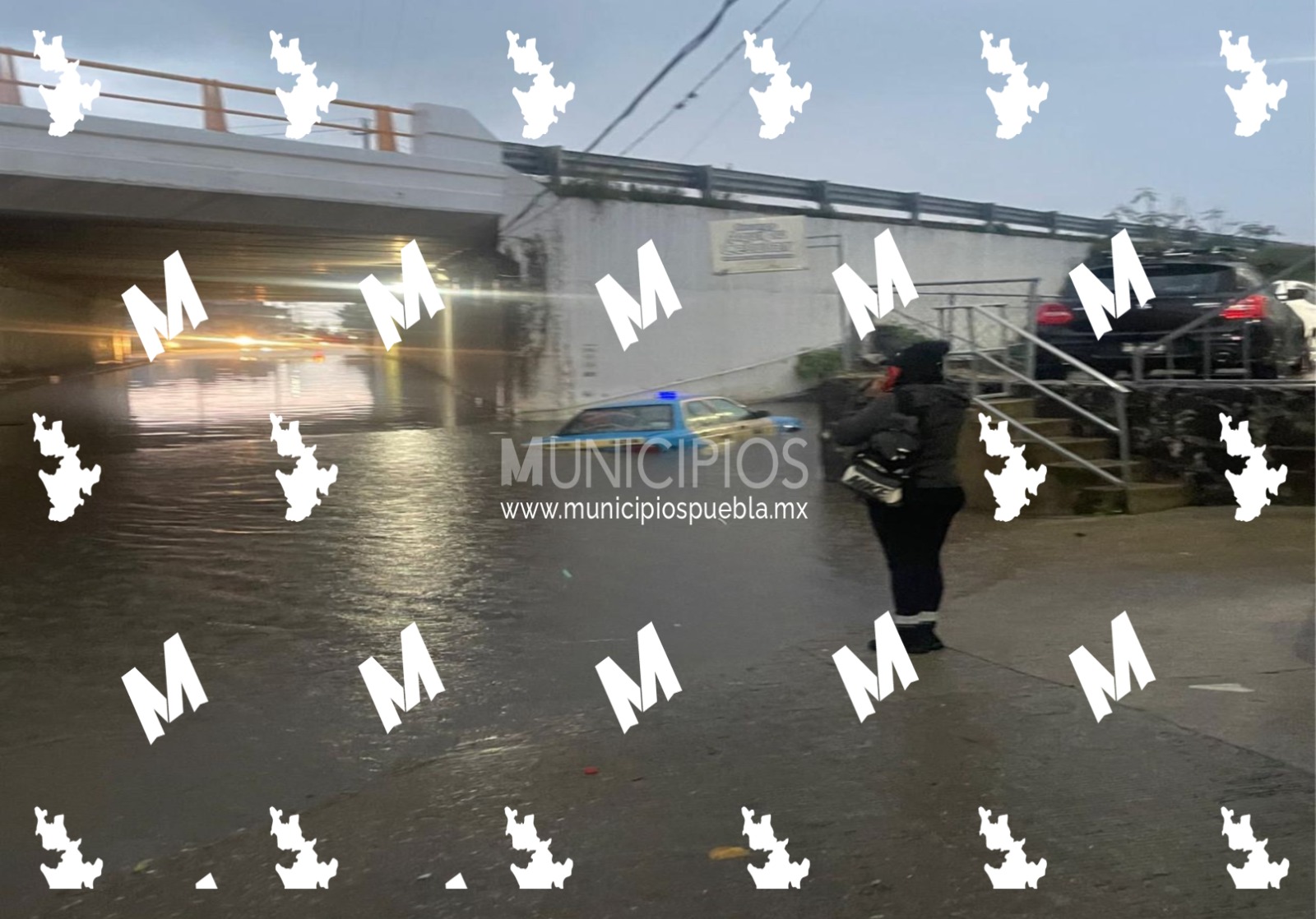 VIDEO Lluvia genera inundación de un puente y carretera en Texmelucan