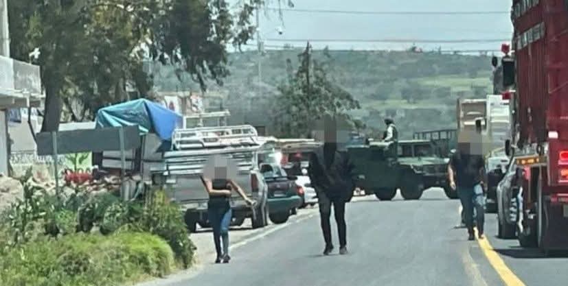 Cierran carretera federal El Seco-Azumbilla tras operativo en Cañada Morelos
