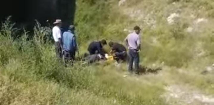 Arrojan cuerpo a canal de riego en Xochitlán Todos Santos 