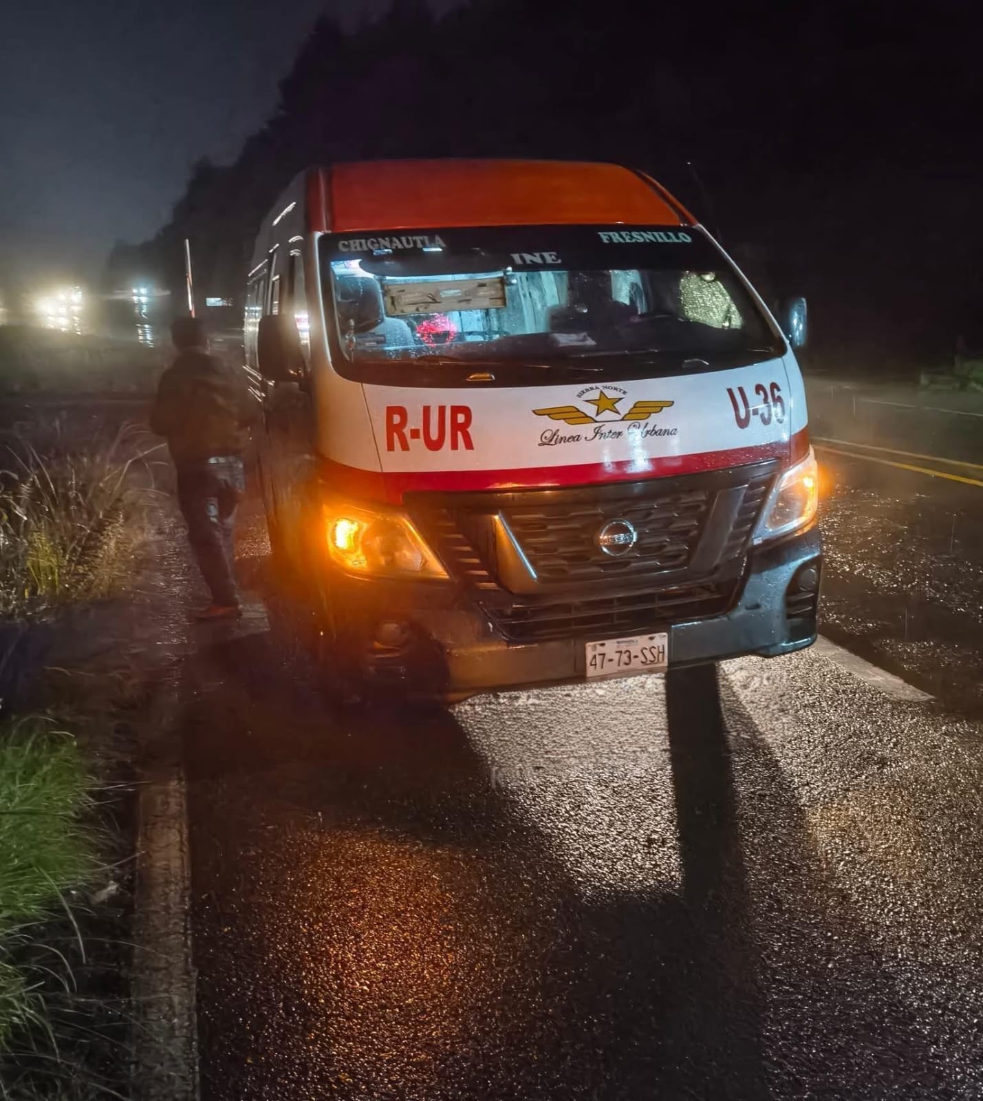 Hombre ebrio es atropellado por colectiva en carretera de Chignautla