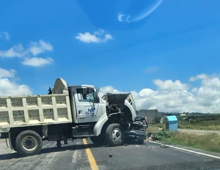 Choque en la federal Amozoc-Nautla en Cuyoaco mantiene cierre de vialidad 