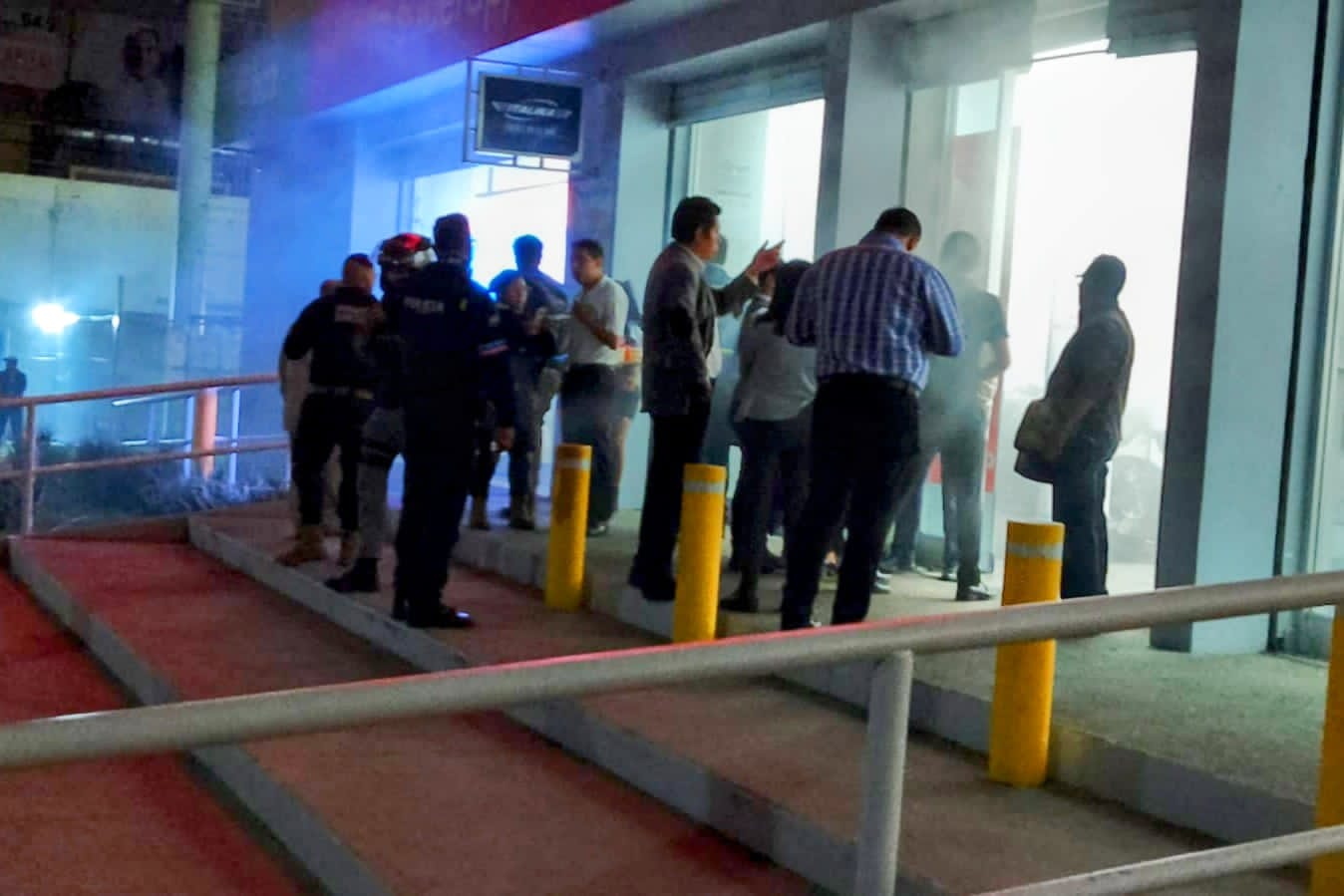 Asaltan de nuevo sucursal de Elektra en Calzada Zaragoza