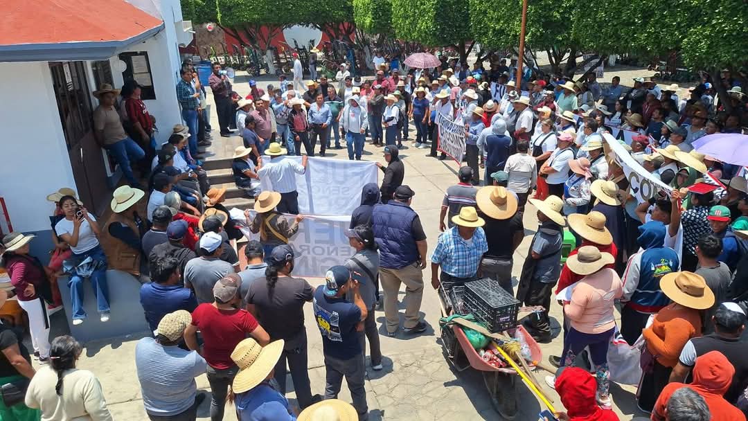 Se manifiestan comerciantes de la Central de Abastos de Huixcolotla