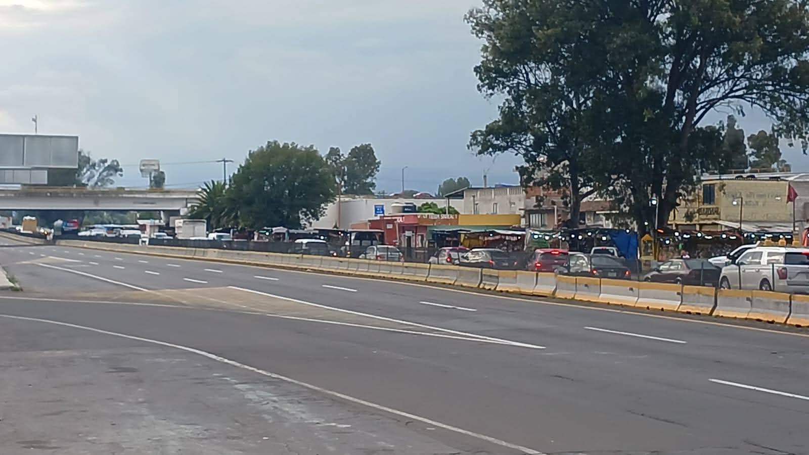 Cierran autopista México-Puebla tras detención de personas 