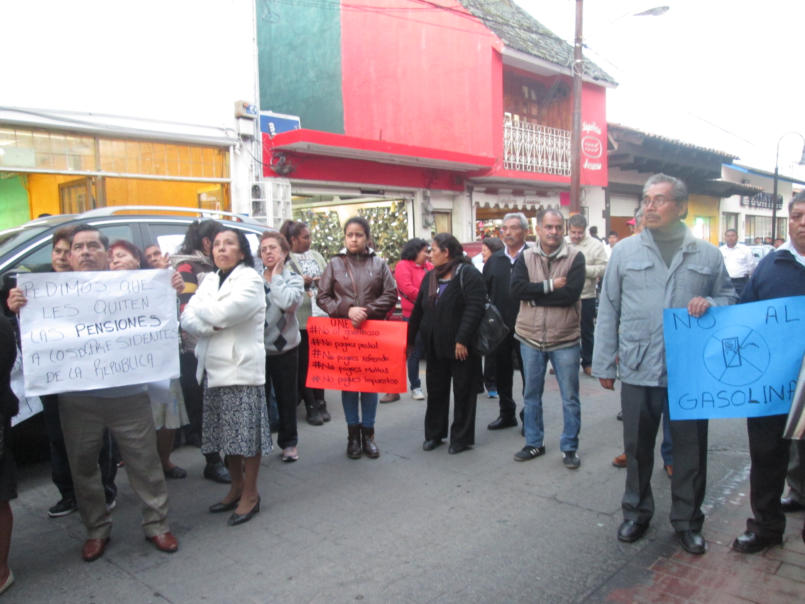  Por gasolinazo protestan contra diputado priísta por Xicotepec