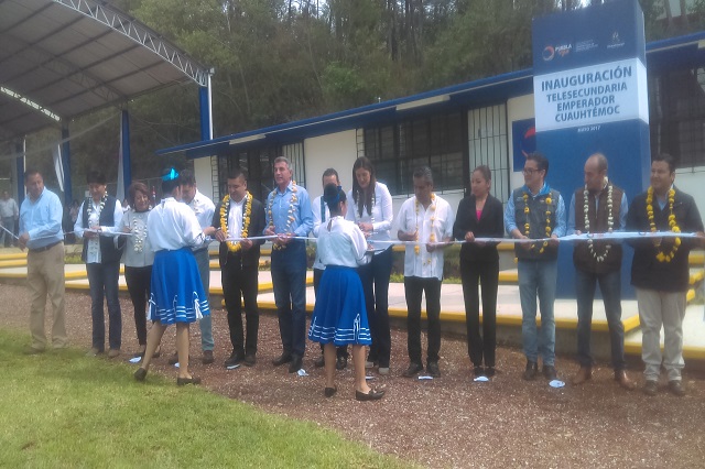 Reconstruye Estado escuela afectada por tormenta Earl en Huauchinango