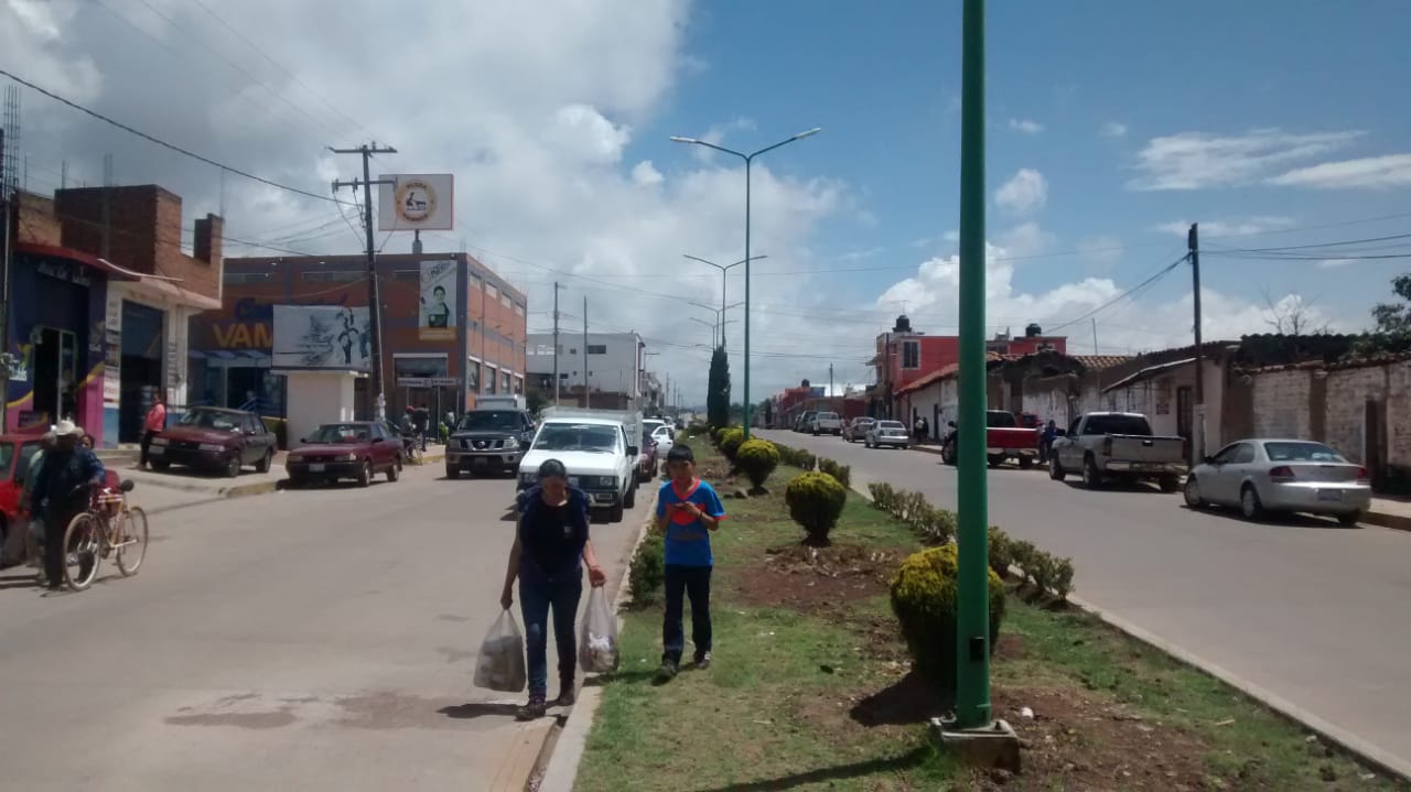 Filas para cambiar vales de candidato en Chignahuapan