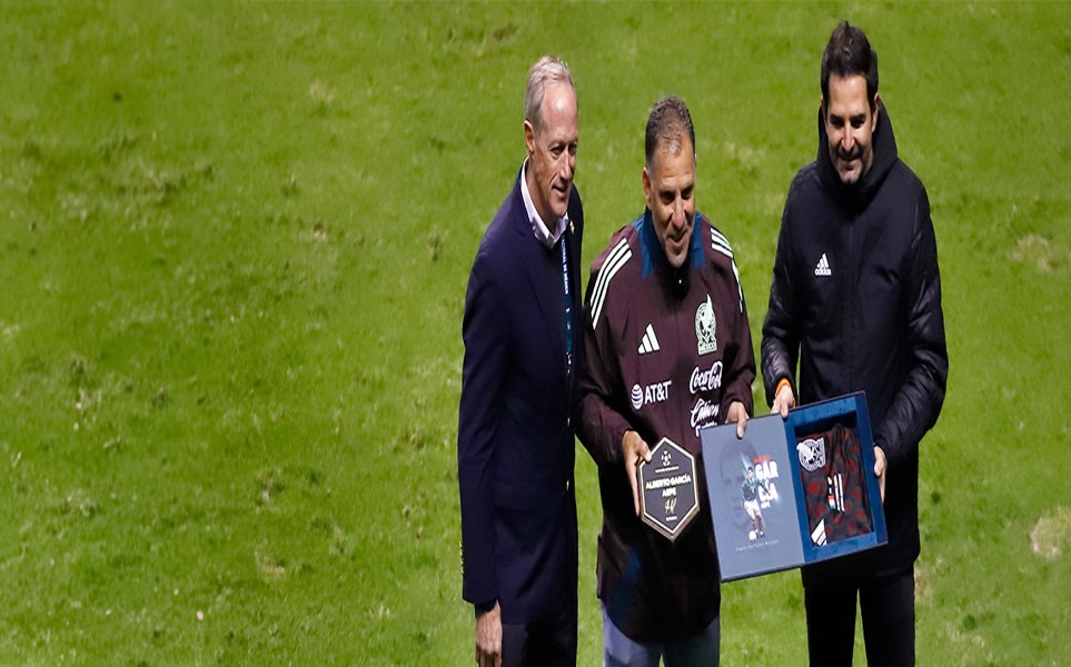 Federación Mexicana de Futbol homenajeó a Alberto García Aspe