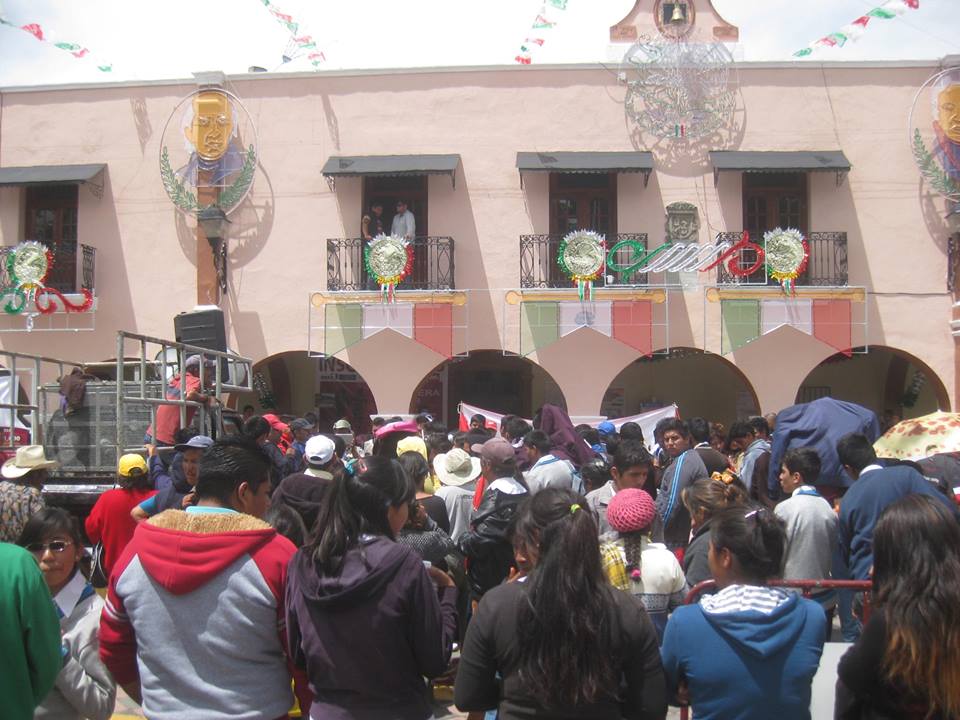Arropan antorchistas protesta de Bachillerato en Huejotzingo