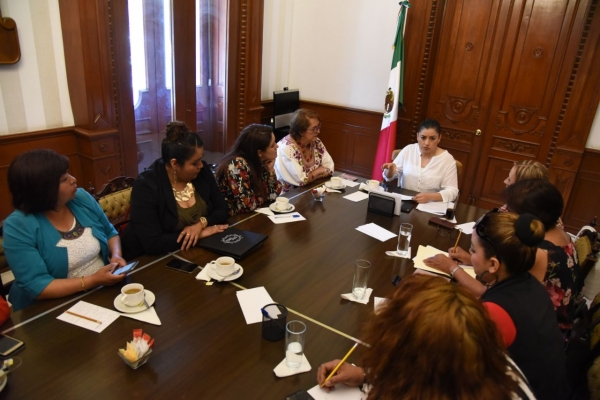 Alcaldesa de Puebla se reúne con Red Plural de Mujeres
