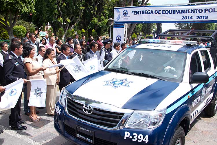 Entregan Estímulos Económicos, Equipamiento y Patrullas en San Andrés Cholula