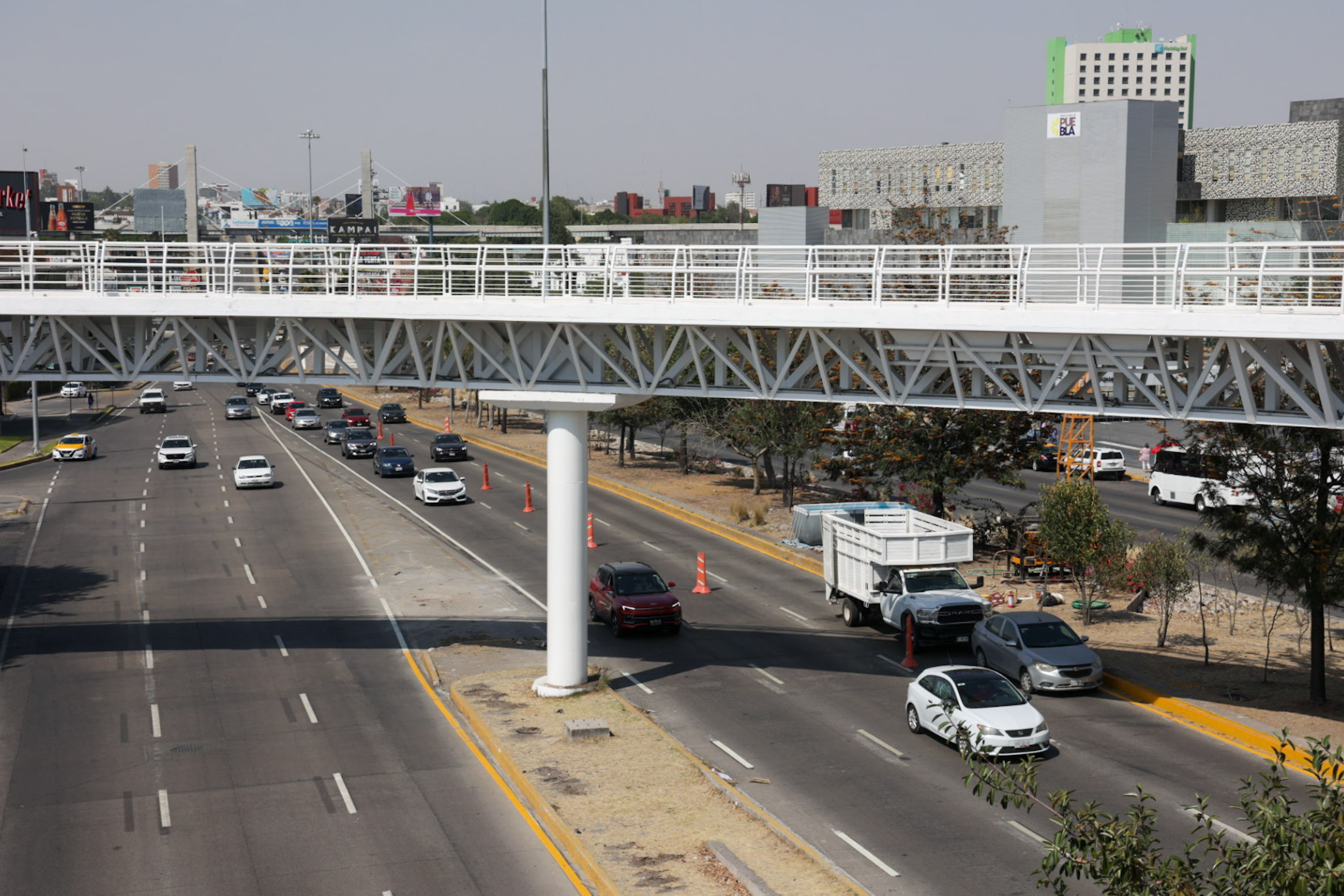 VIDEO Aplican reducción de carril en Vía Atlixcáyotl