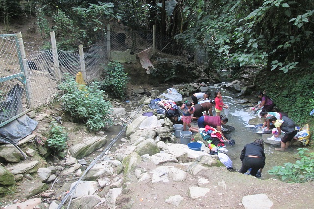 Agua contaminada causa brote de enfermedades en familias de Huauchinango