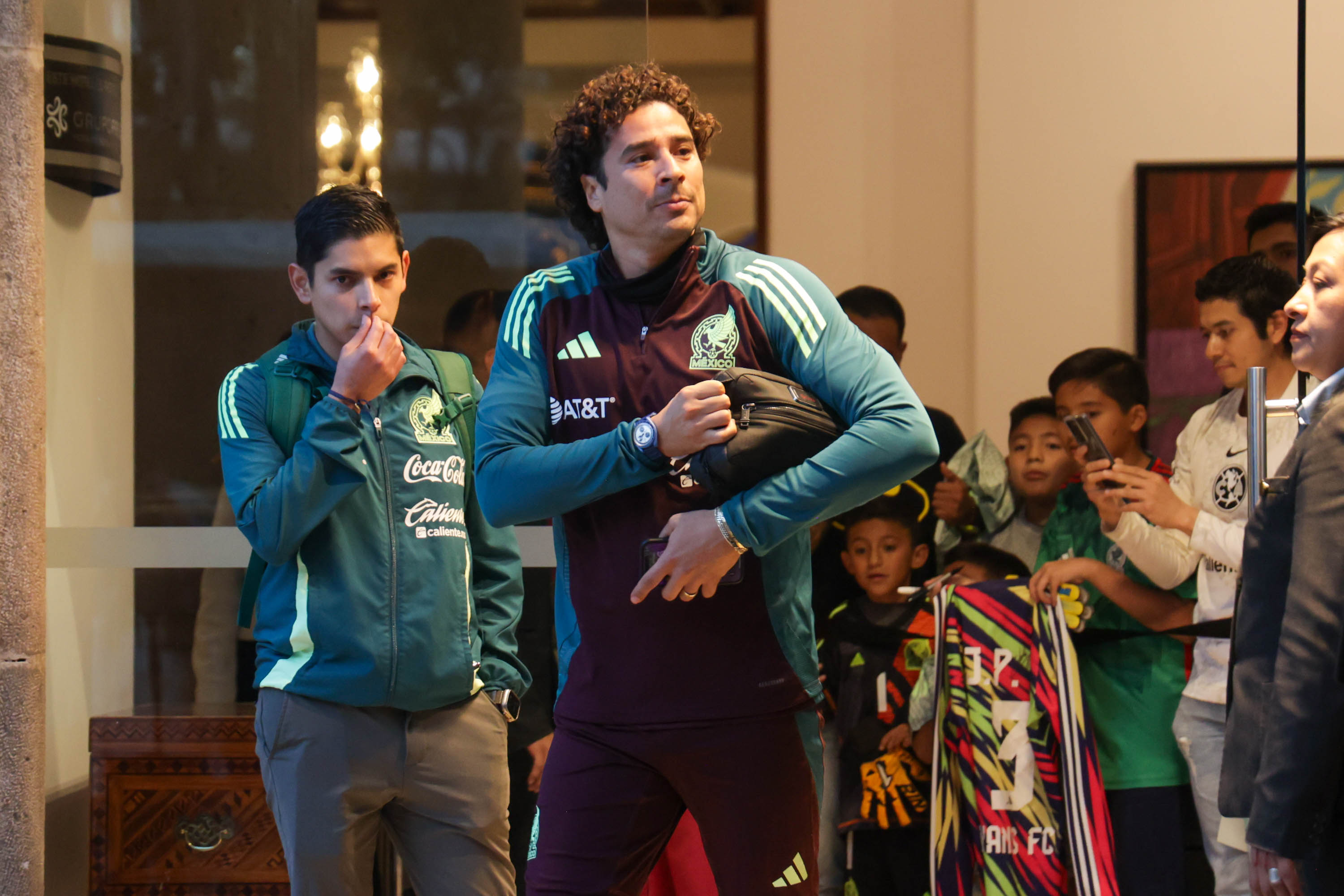 VIDEO Entre porras poblanos apoyan a la Selección de México