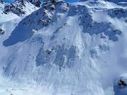 Avalancha en los Alpes causa la muerte de cuatro personas