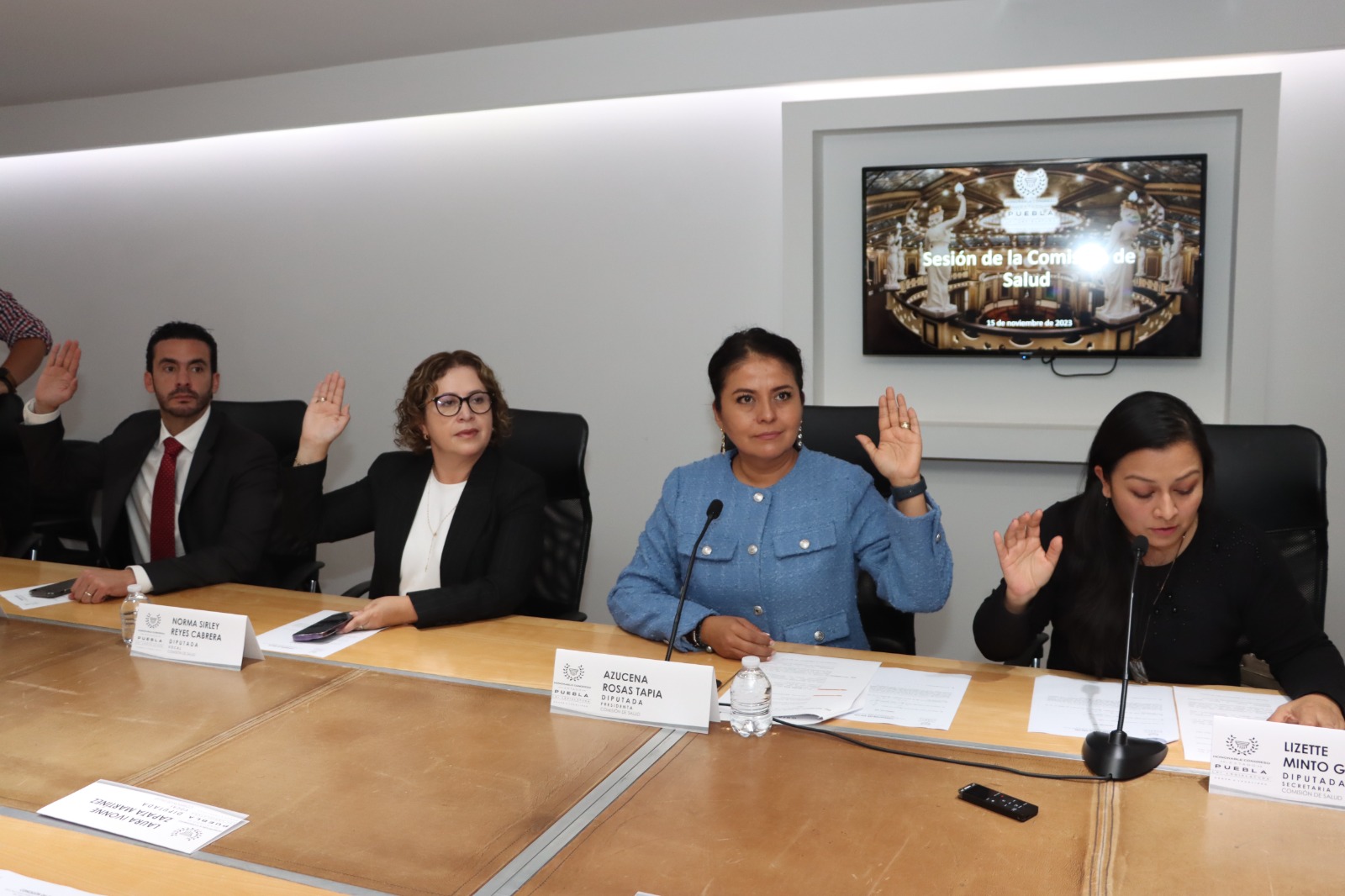 Congreso exhorta a Salud a realizar campañas de vacunación contra virus del papiloma