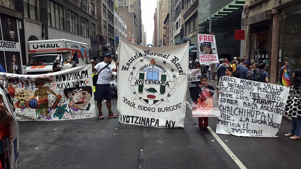 Ahora protestan contra Moreno Valle en el Pride Parade de NY