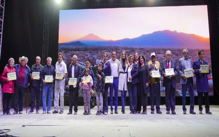 Edil de Texmelucan reconoce trayectoria de 11 texmeluquenses