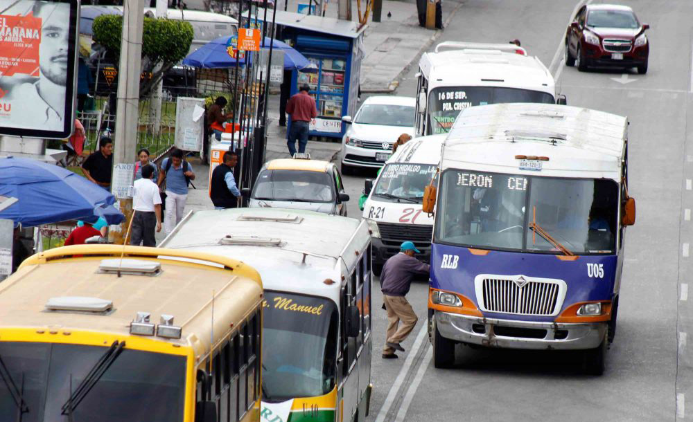 Ladrones secuestran transporte público de la capital poblana