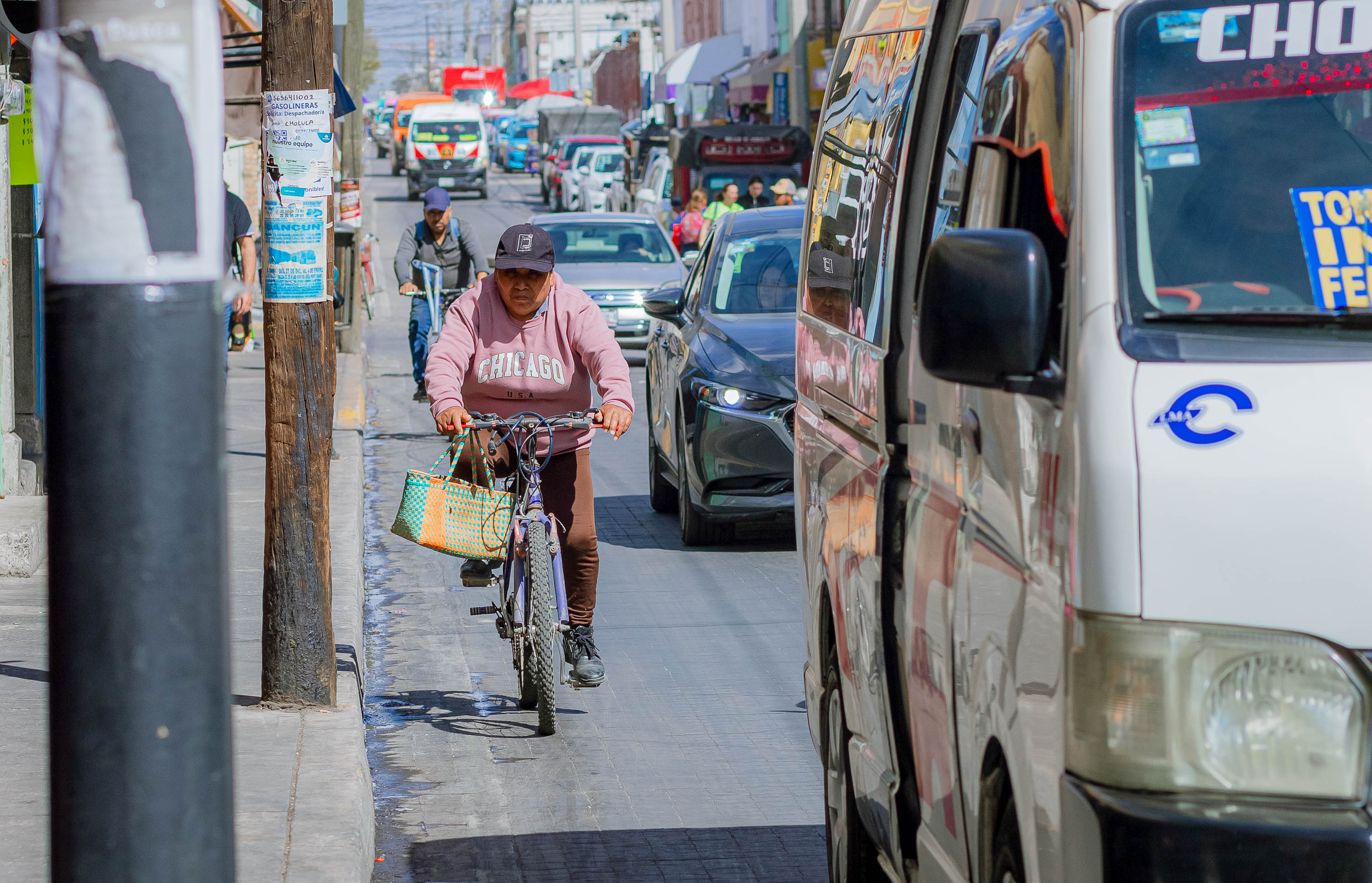 VIDEO Transitan con dificultad ciclistas en San Pedro Cholula