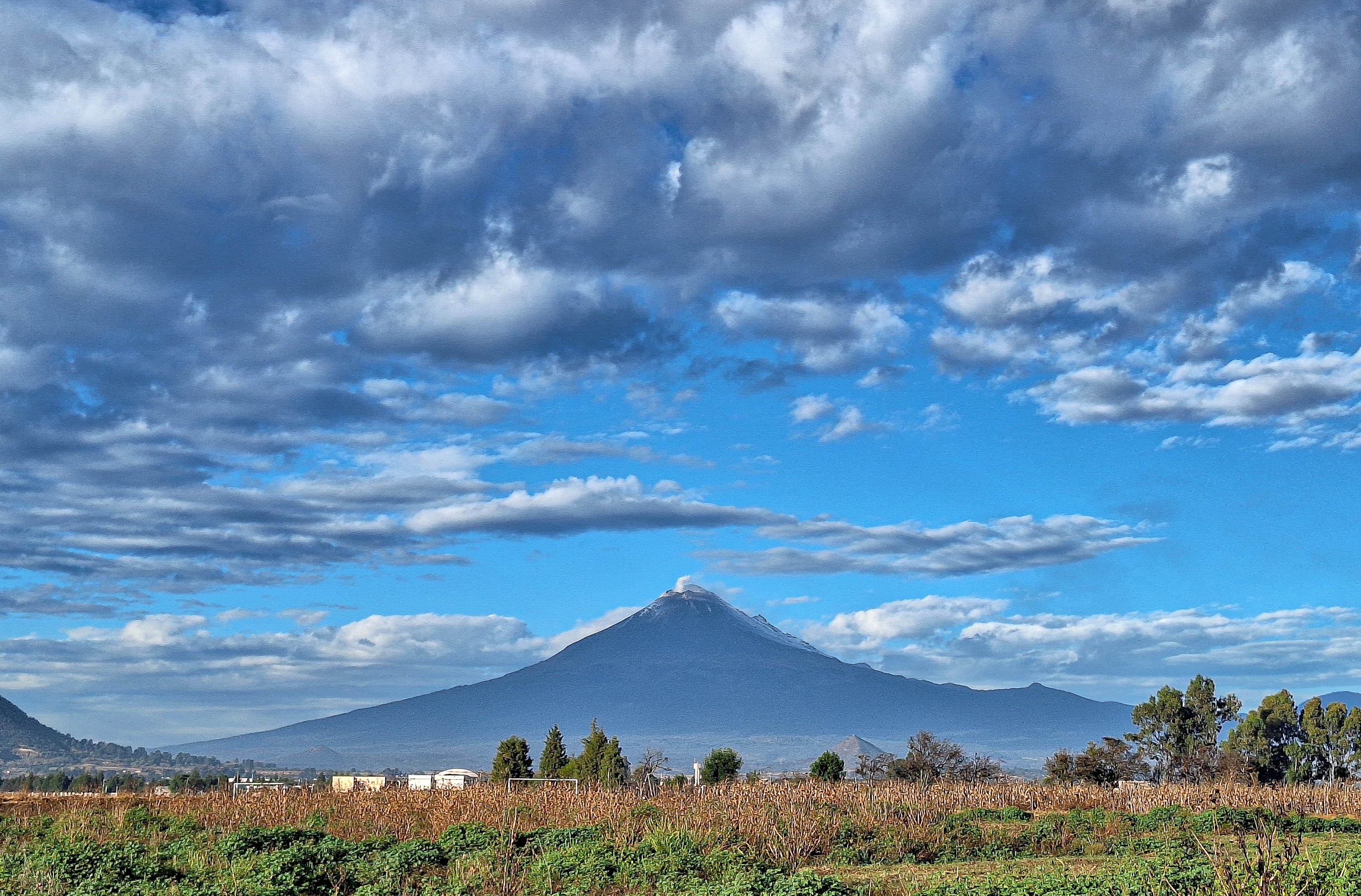 VIDEO Popocatépetl amanece en calma con clima frío