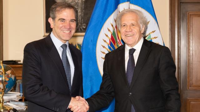 AMLO truena contra Lorenzo Córdova por gira en EE.UU