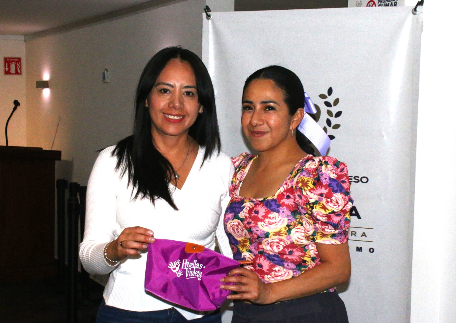 Recibe Voluntariado del Congreso donación de productos de higiene femenina