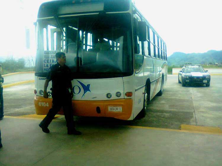 Atracan a pasajeros de autobús ruta Tulancingo- Huauchinango