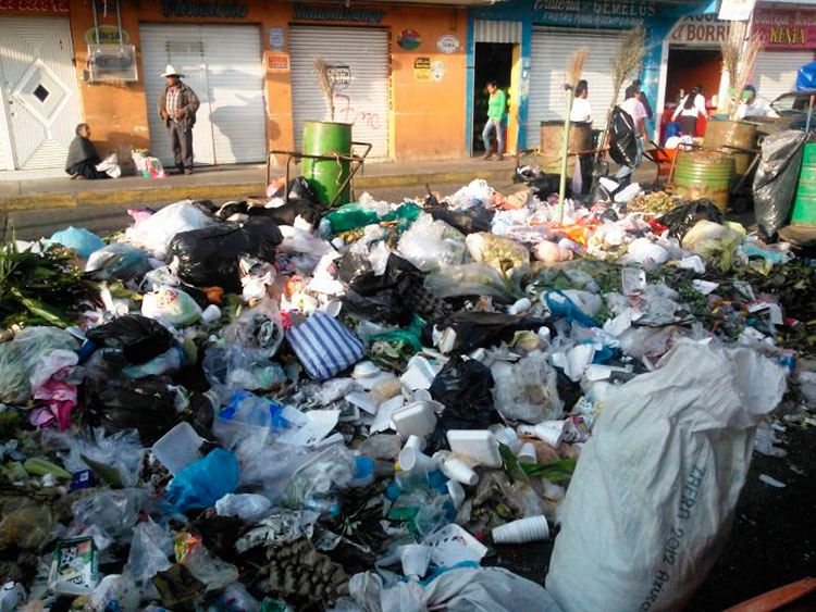 Hasta 3 semanas sin recolección de basura en colonias de Huauchinango